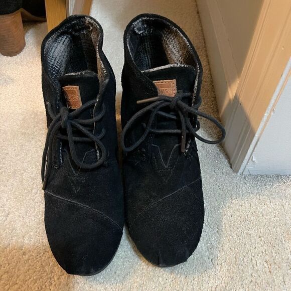 Toms black Suede Kala Boot size 7.5! In excellent condition - Picture 1 of 5